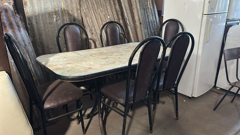 Lote siguiente: MESA DE CARMICA 6 SILLAS - Análisis de imágenes y condiciones