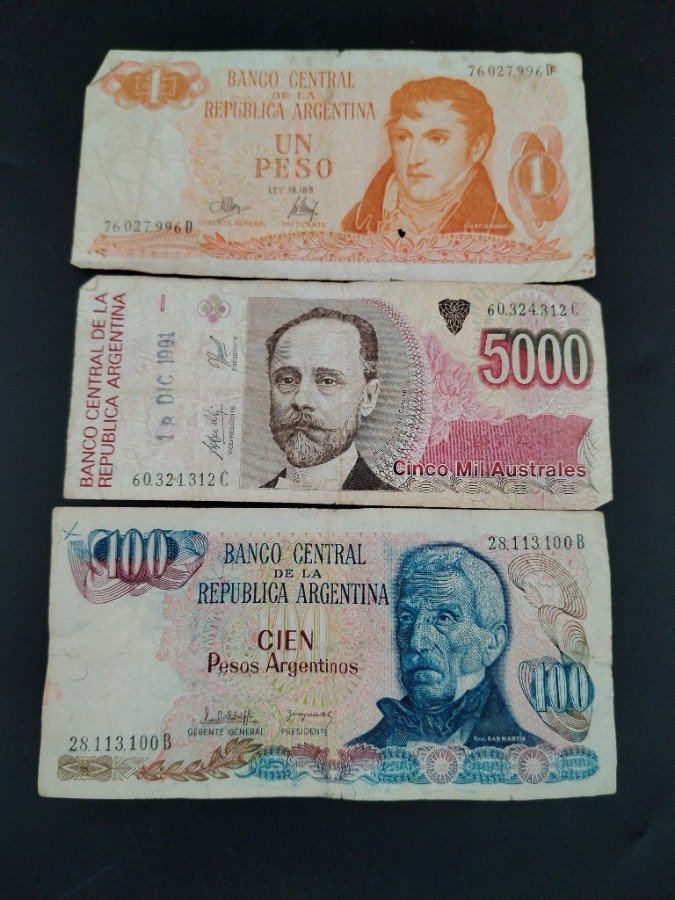 3 Billetes Argentinos Diferentes: 1 Peso, 5000 Australes y 100 Pesos Argentinos
