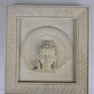Tres Cuadros Decorativos en Relieve: Florales y Figura Oriental - imagen 4