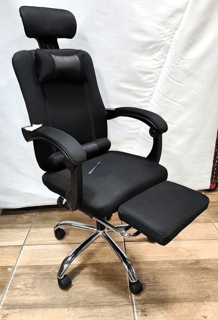 Lote siguiente: Silla Gamer Tapiizada en Tela Negra, Regulable y Reclinable