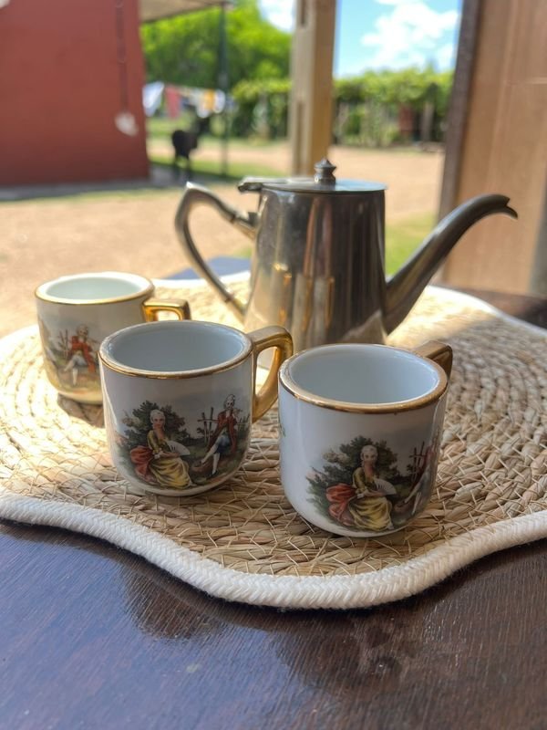 Garra de metal y tazas mini antiguas - Colección única