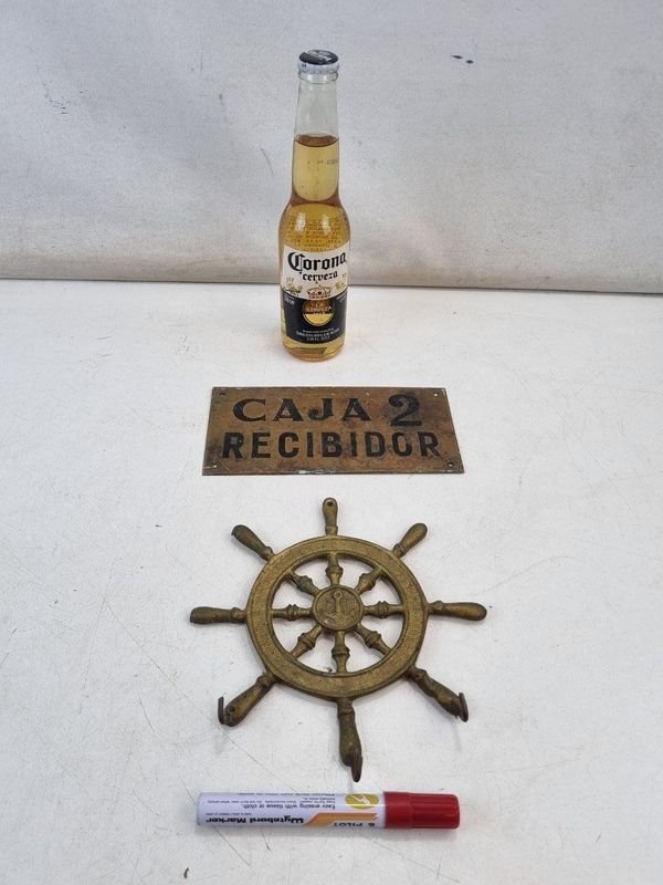 Set Decorativo Bronce Antiguo: Cartel "Caja 2 Recibidor" y Percha Timón Barco - imagen 1