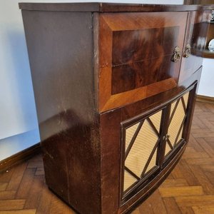 Radiola Antigua a Válvulas con Tocadiscos y Compartimento para Discos - imagen 7