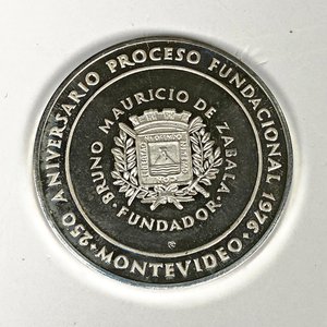 Moneda Conmemorativa Plata 250 Años Montevideo Mauricio de Zabala - imagen 3
