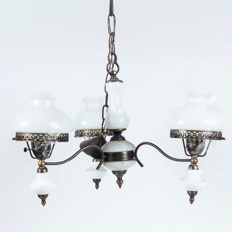 Lote siguiente: Lámpara de tres luces en bronce y opalina