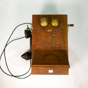 Lote siguiente: Teléfono Antiguo de Pared Erickson en Caja de Madera