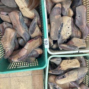 Lote de Moldes de Calzado Antiguos de Madera - imagen 2