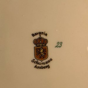 Lote Variado de Porcelanas: Caja, Cuencos y Cuchara con Diseños Florales y Orientales - imagen 10