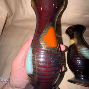 Par de Jarrones Vintage Mid-Century Cerámica Esmaltada Borgoña y Amarillo - imagen 1