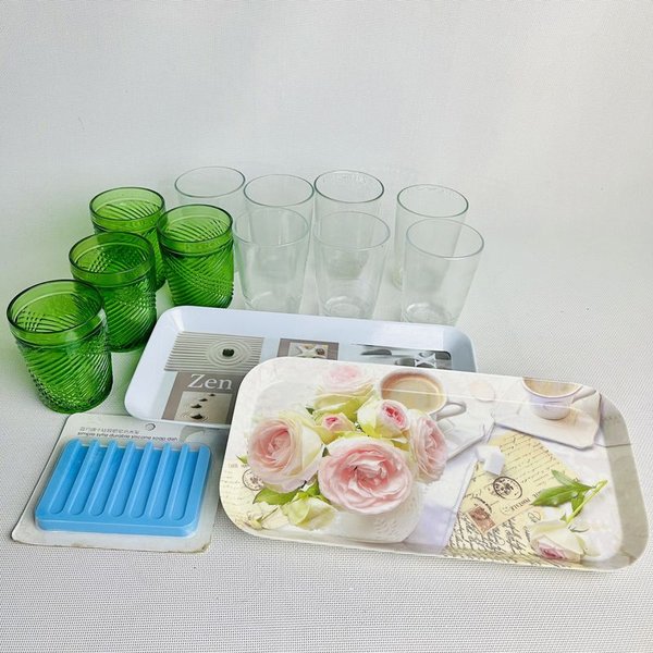 Colección de platos y vasos para la mesa - imagen 1