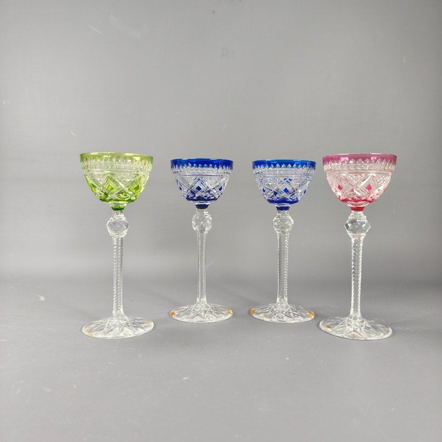 Cuatro copas de cristal Baccarat talladas y en diferentes colores - imagen 11