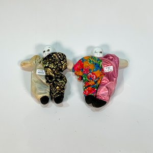 Lote anterior: Dos Cabezas de Payaso de Loza con Vestimenta Multicolor