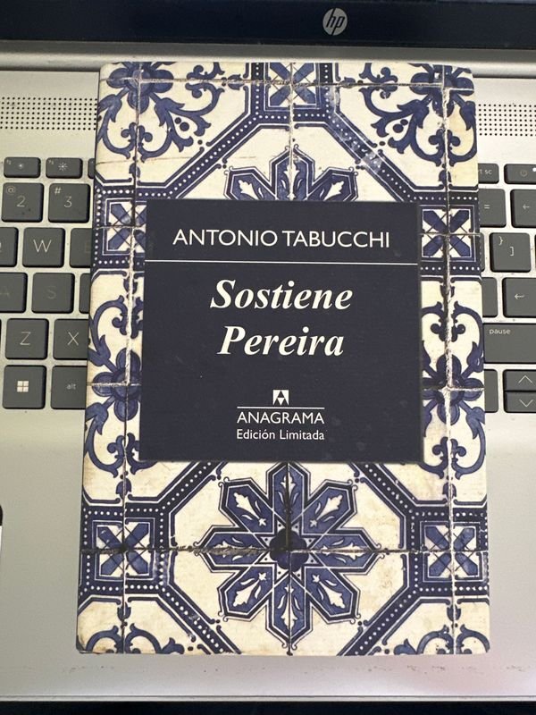 Libro "Sostiene Pereira" de Antonio Tabucchi, Edición Limitada