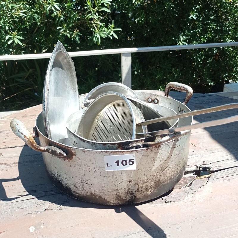 Lote anterior: Conjunto de menaje de cocina en plata