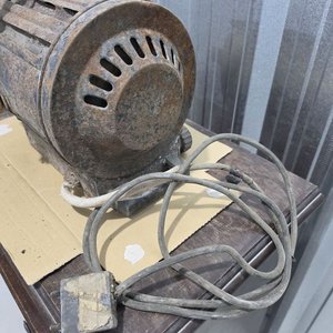 Foco Proyector Industrial Antiguo con Lente Acanalado - imagen 12