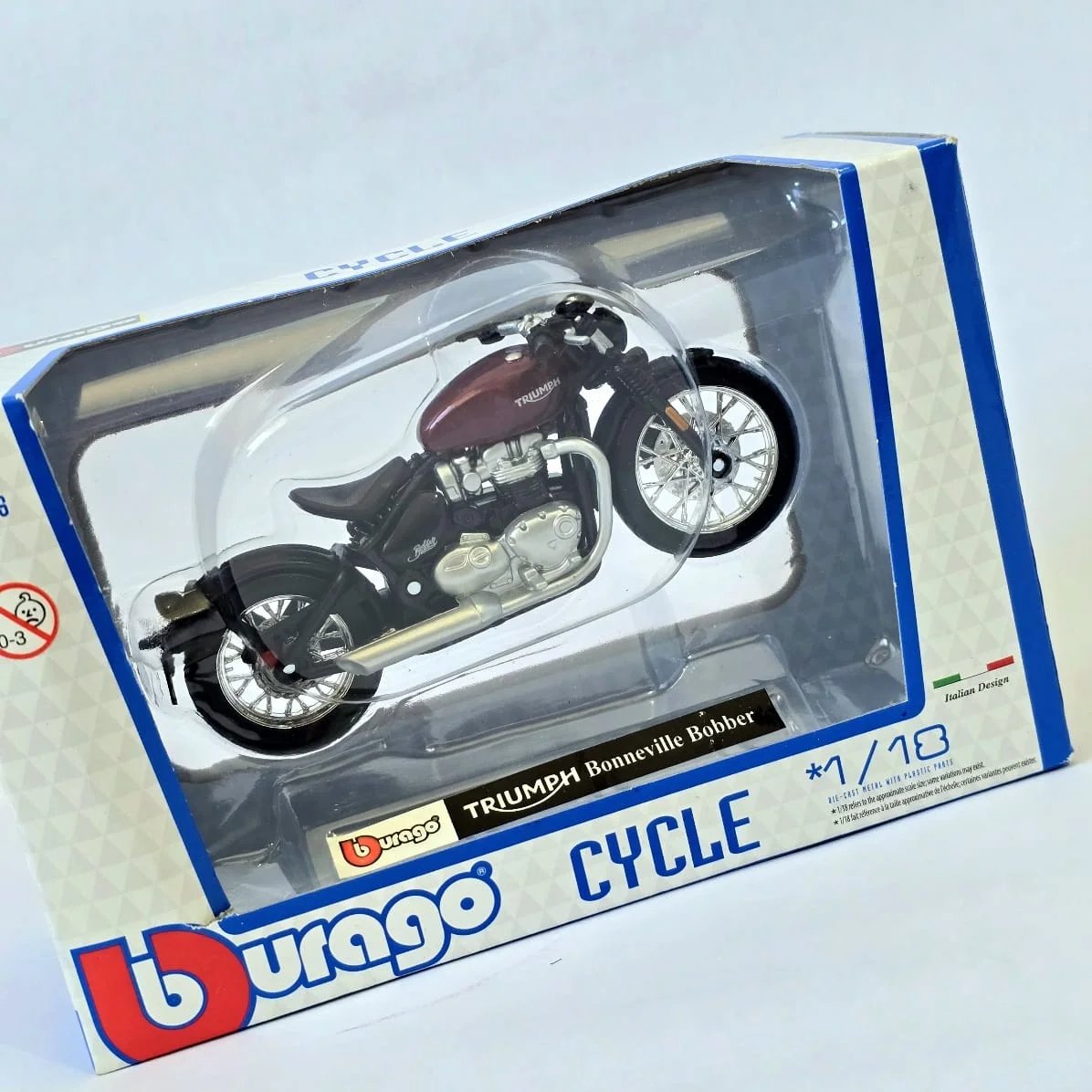 Modelo de Motocicleta Triumph Bonneville Bobber 1:18 de Burago - imagen 2