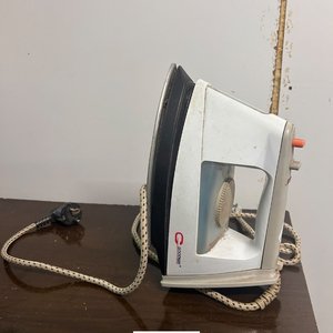 Lote siguiente: Plancha Eléctrica GoodYear Blanca y Gris Funcional