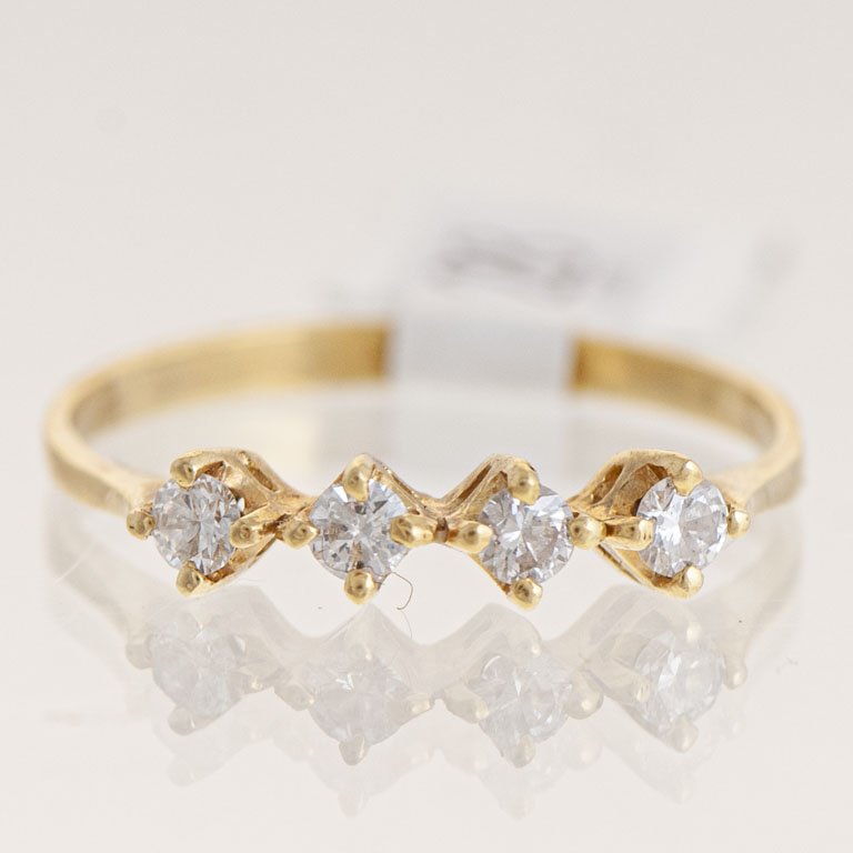 Lote siguiente: Anillo de oro con diamantes