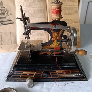 Máquina de Coser Juguete Vintage Casige Alemana con Caja y Manual - imagen 5