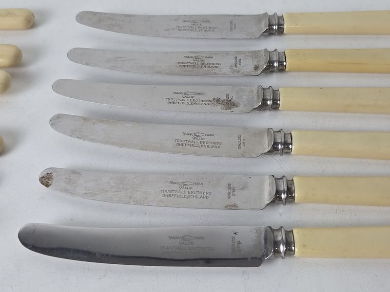 Cuchillos ingleses con mango de marfilina - imagen 3