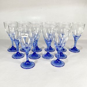 Lote siguiente: Doce Copas de Cristal con Vástago Azul