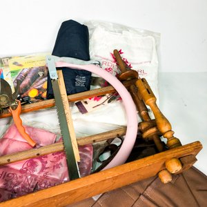 Lote de Jardinería: Tijeras, Semillas, Soporte de Madera y Accesorios - imagen 3