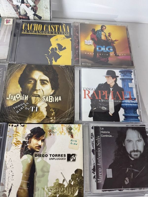 Colección de CDs de artistas reconocidos - imagen 4
