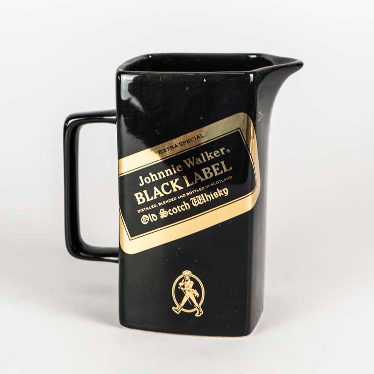 Lote siguiente: Jarra de whisky Johnnie Walker Black laber de cerámica inglesa