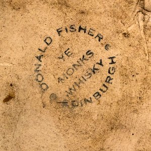 Porrón de Gres Naranja con Sello "Donald Fisher Ye Monks Whisky Edinburgh" - imagen 4