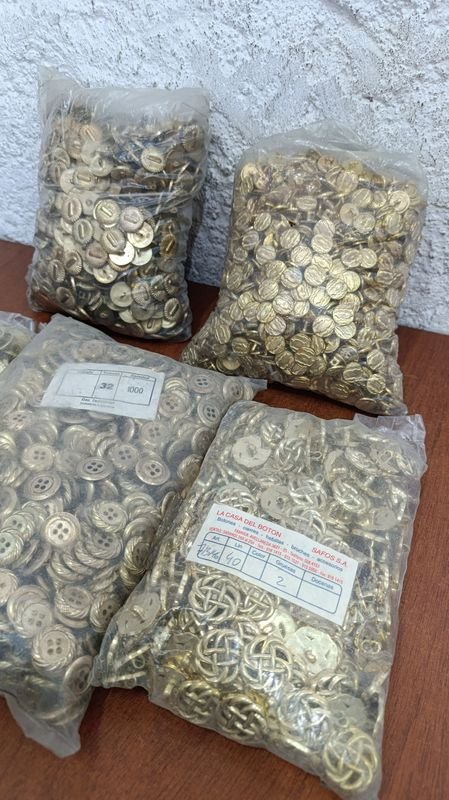 Botones de Oro Variedad de Tamaños y Diseños - imagen 3
