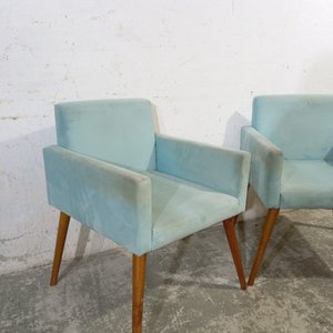 Par de Sillones Nórdicos Tapizados en Pana Celeste con Patas de Madera - imagen 4