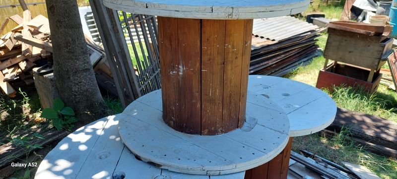 Mesa de madera con carretes y pileta - imagen 3
