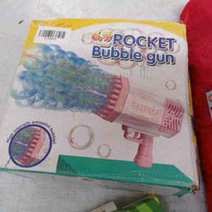 Cinco piezas: pistola de burbujas, lápiz 3D, carpa infantil, rodilleras para rollers y control de xbox 360. - imagen 3