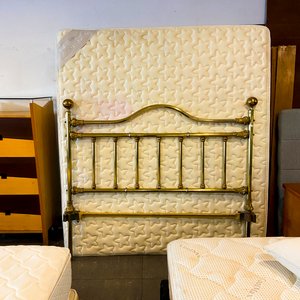 Lote siguiente: Respaldo de Cama de Bronce Estilo Clásico