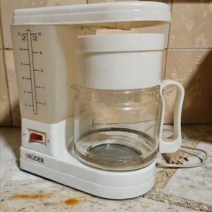 Lote siguiente: Cafetera Eléctrica Blanca