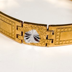 Pulsera Chata Enchapada Dorada 20 cm con Detalles Grabados - imagen 3