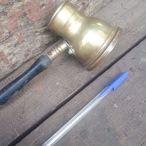 Antigua Cafetera Turca de Bronce con Mango de Madera - imagen 3
