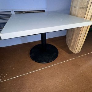 Mesa Cuadrada Cassoni Tapa Madera Blanca Base Hierro - imagen 2