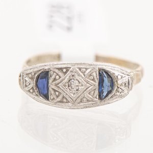 Lote anterior: Anillo de Oro Blanco con Brillante y Zafiros