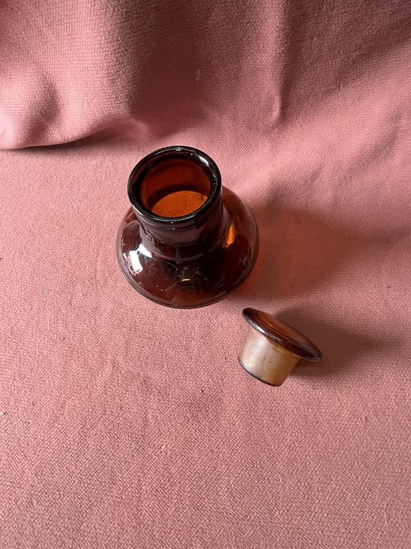 Antiguo frasco de farmacia color caramelo con tapon - imagen 3
