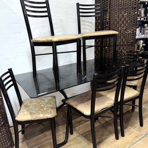 Juego de Comedor: Mesa con Tapa de Vidrio Templado y 6 Sillas de Caño Tapizadas - imagen 2