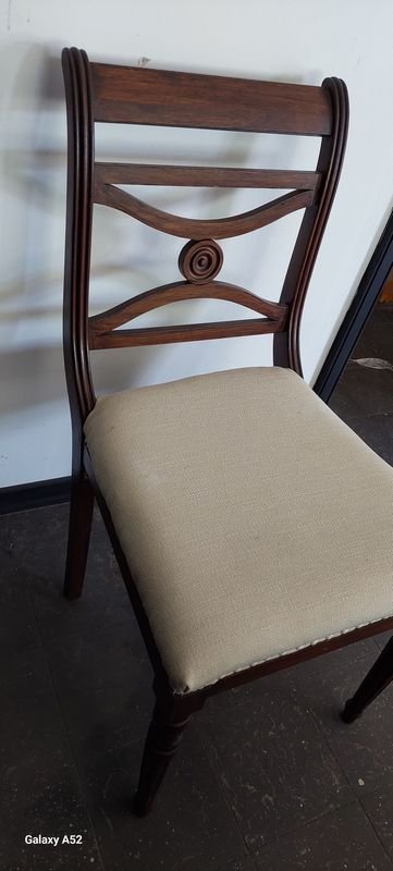 Sillas inglesas de madera con estilo clásico - imagen 5
