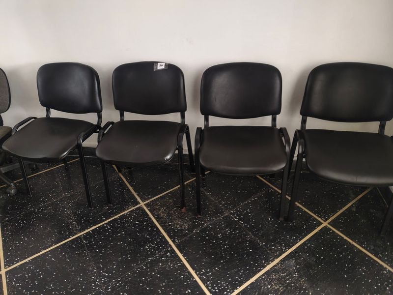 Seis Sillas de Oficina Negras para Local Comercial