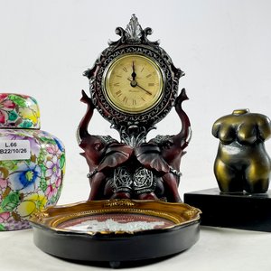 Lote de 4 piezas decorativas: reloj, potiche, cuadro y figura - imagen 3