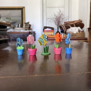 Adornos de Madera Pintados a Mano: Flores, Animales y Mariposas - imagen 2