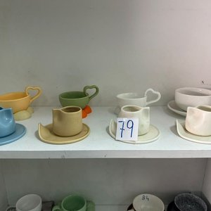 Juego de 8 Tazas con Platillos de Colores - imagen 2