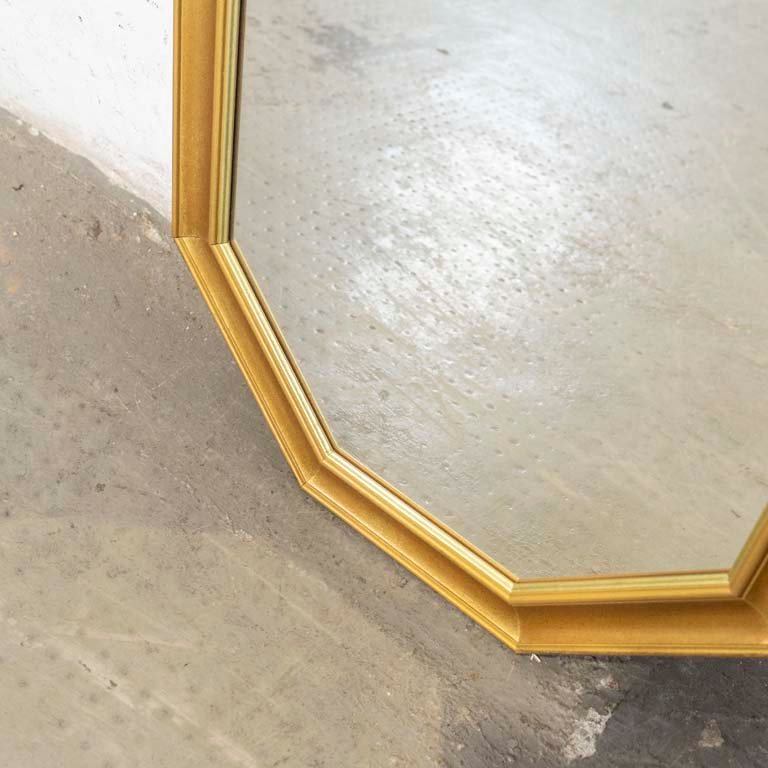 Espejo octogonal con marco de madera dorada - Medidas: 50x75cm - imagen 3