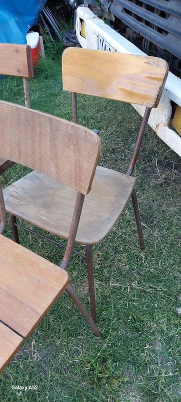 Sillas de madera varias en buen estado - imagen 8
