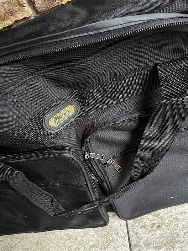 Bolso de Viaje Dony Grande Negro con Ruedas y Bolsillos