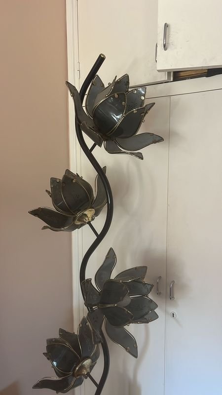 Lámpara de pie con pantallas en forma de flor - imagen 2